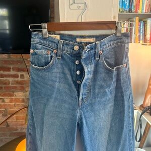 NEW: Levi’s Ribcage Straight Ankle jeans